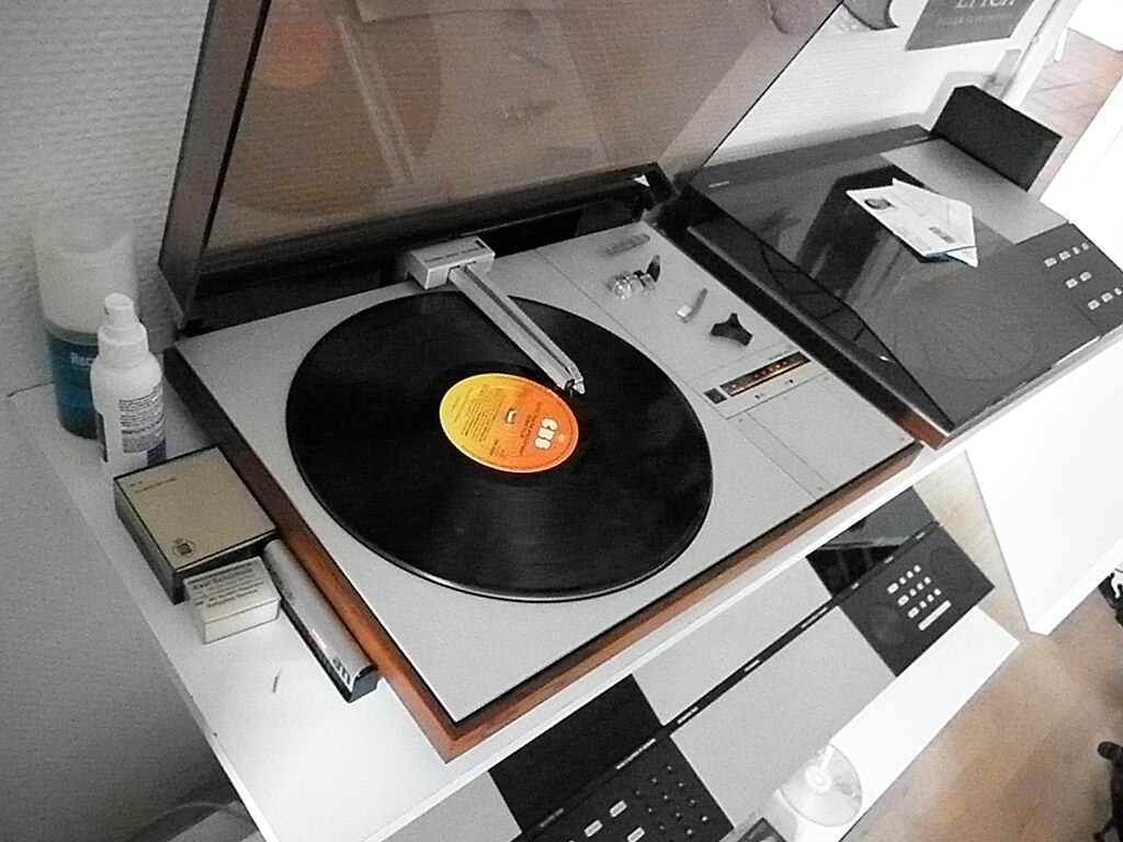 Beosystem Linear Tracking Turntable